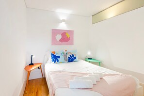 Iron/ironing board, internet, bed sheets