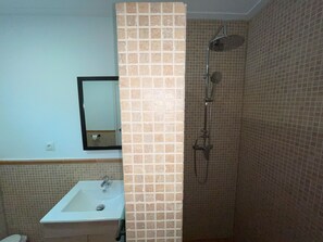 Dusche, Handtücher, Seife, Shampoo