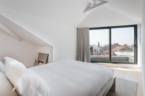 3 quartos, escrivaninha, Wi-Fi, roupa de cama