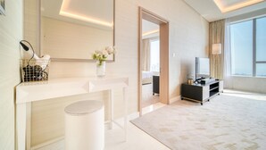 Unclassified image, 4 of 33, button - Regal Vista Palm Tower s Luxe Retreat - St Regis (Dubai)