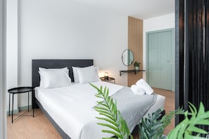 1 bedroom, desk, iron/ironing board, Internet