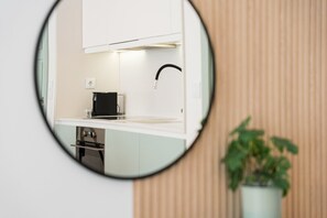 Fridge, microwave, oven, coffee/tea maker