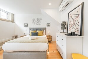 1 chambre, bureau, fer et planche à repasser, accès Internet