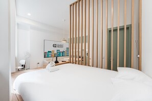 Bureau, fer et planche à repasser, accès Internet, draps fournis