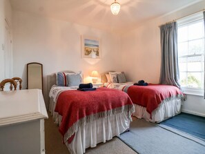 2 Schlafzimmer, individuell dekoriert, individuell eingerichtet