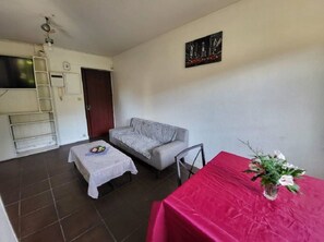 TV - Appartement Entier Proche Paris Vue Jardin -rer E-12 mn (Rosny-sous-Bois)