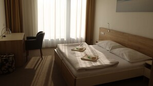 Panoramic Apartment, Multiple Beds, Golf View | Minibar, desk, free WiFi, bed sheets - Hotel Devítka (Janov)