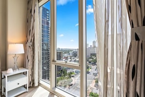 Condo, 2 Bedrooms | Interior