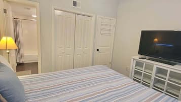 2 bedrooms, iron/ironing board, free WiFi