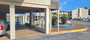 Apartment, 2 Bedrooms | Property grounds