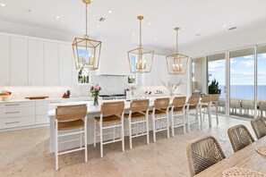 Casa, varias habitaciones | Restaurantes