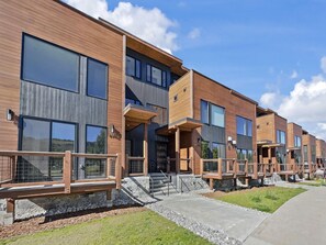 Exterior - 541 Center Circle 3br 3.5ba 3 Bedroom Townhouse by RedAwning (Silverthorne)