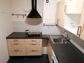Private kitchen - Warm and bright apartment, 300 m from metro M2, next to S8 road. (Warszawa)