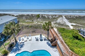 Pool - Enjoy oceanfront luxury at Big Tuna in Oak Island—ideal for 13 guests! (Oak Island)