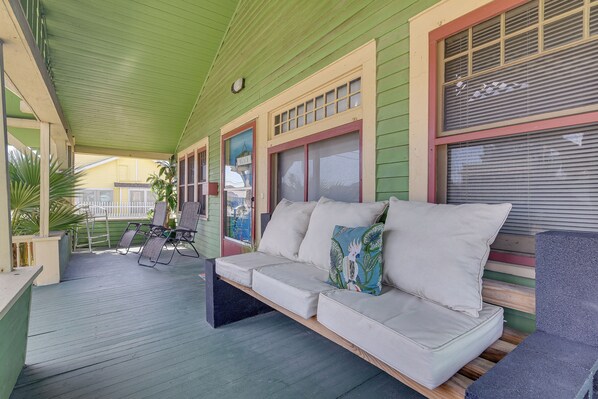 Interior - Central Galveston Home < 1 Mi to Beach! (Galveston)