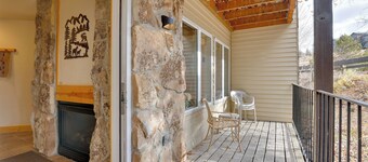 1/2 Mi to Granby Ranch: Townhome w/ Fireplace!