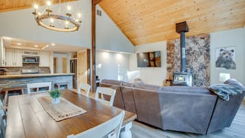 House (3 Bedrooms) | Interior