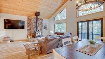 House (3 Bedrooms) | Interior