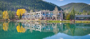 Mtn & Lake Views: Chic Keystone Studio