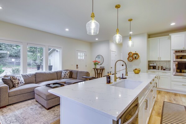 House (2 Bedrooms) | Interior