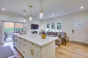 House (2 Bedrooms) | Interior - Modern Kirkland Home w/ Private Yard & Fire Pit! (Kirkland)