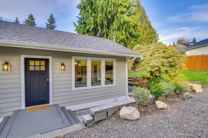 House (2 Bedrooms) | Interior - Modern Kirkland Home w/ Private Yard & Fire Pit! (Kirkland)