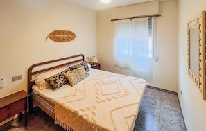2 bedrooms, bed sheets