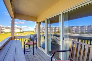 Apartment (2 Bedrooms) | Interior - Eclectic Atlantic Beach Condo w/ Amenity Access! (Atlantic Beach)