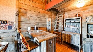 Apartment (0 Bedroom) | Interior