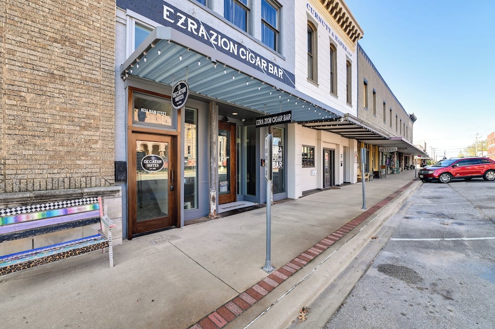 Dtwn Decatur Apt: Walk to Restaurants & Shops - Aurora, TX