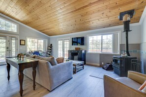 House (3 Bedrooms) | Interior - Peaceful Lower Lake Home ~ 5 Mi to Clear Lake! (Lower Lake)