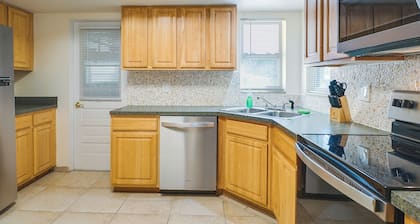 Pet-friendly Englewood Home - 4 Mi to Beach!