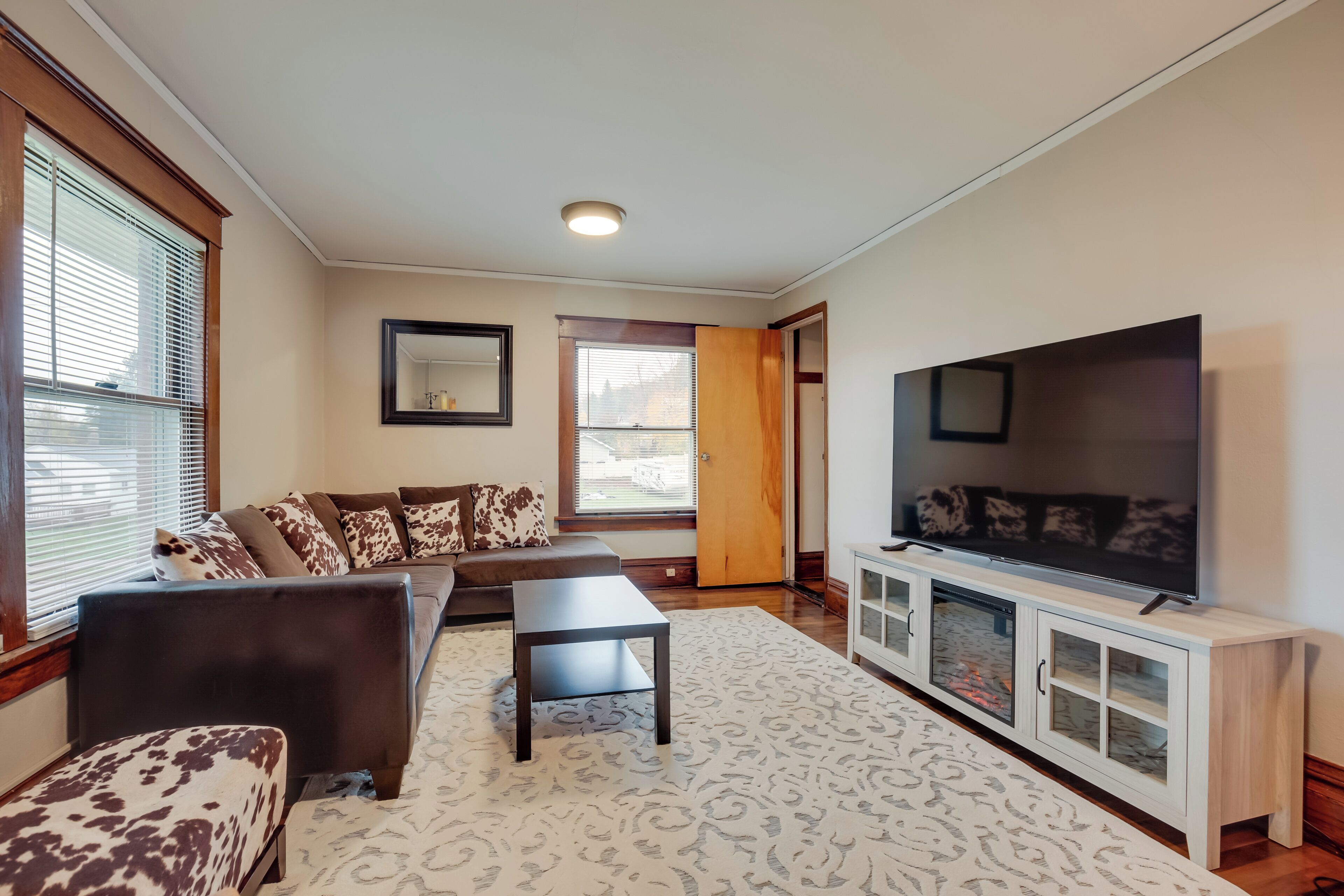 House (5 Bedrooms) | Interior