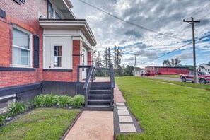 المنشأة من الداخل