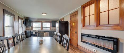 House (5 Bedrooms) | Interior