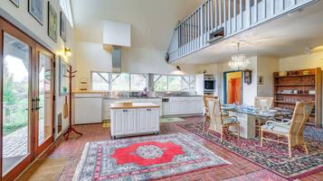 Apartment (0 Bedroom) | Interior