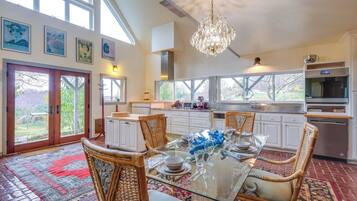 Apartment (0 Bedroom) | Interior