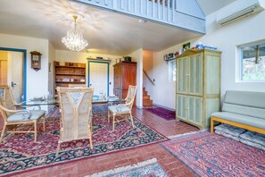 Apartment (0 Bedroom) | Interior