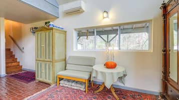 Apartment (0 Bedroom) | Interior