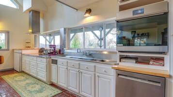 Apartment (0 Bedroom) | Interior