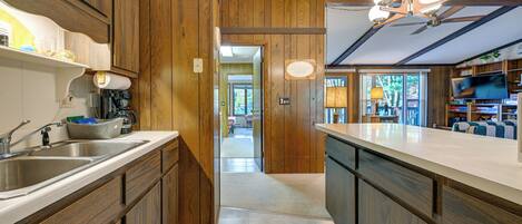 House (3 Bedrooms) | Interior