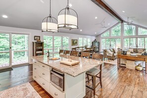 Interior - Riverwood: South Haven Retreat on 10 Acres (South Haven)