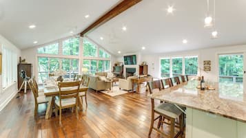 House (4 Bedrooms) | Interior