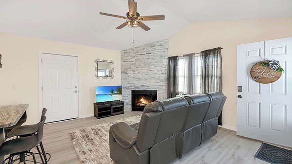 テレビ、書斎 / ワークスペース