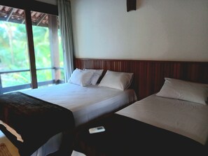 2 bedrooms, premium bedding, memory-foam beds, free WiFi - Kiría's Village Beach House (Maraú)