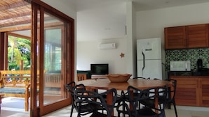 Refrigerador con freezer, microondas, horno, tostadora