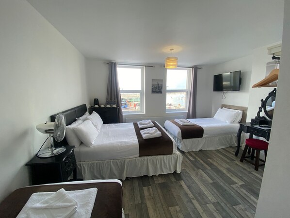 Quadruple Room, Partial Sea View - The Lady Hamilton B&B (Portsmouth)