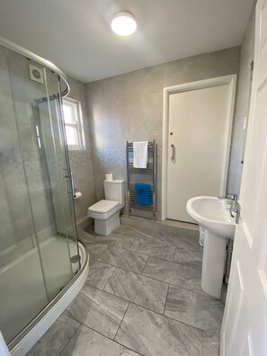 Single Room | Bathroom - The Lady Hamilton B&B (Portsmouth)