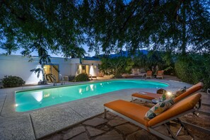 A heated pool - Stargazer - Vibrant Mid-Century Retreat (Palm Springs)