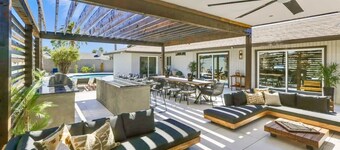 Deluxe Desert Getaway | Heated Pool & Hot Tub